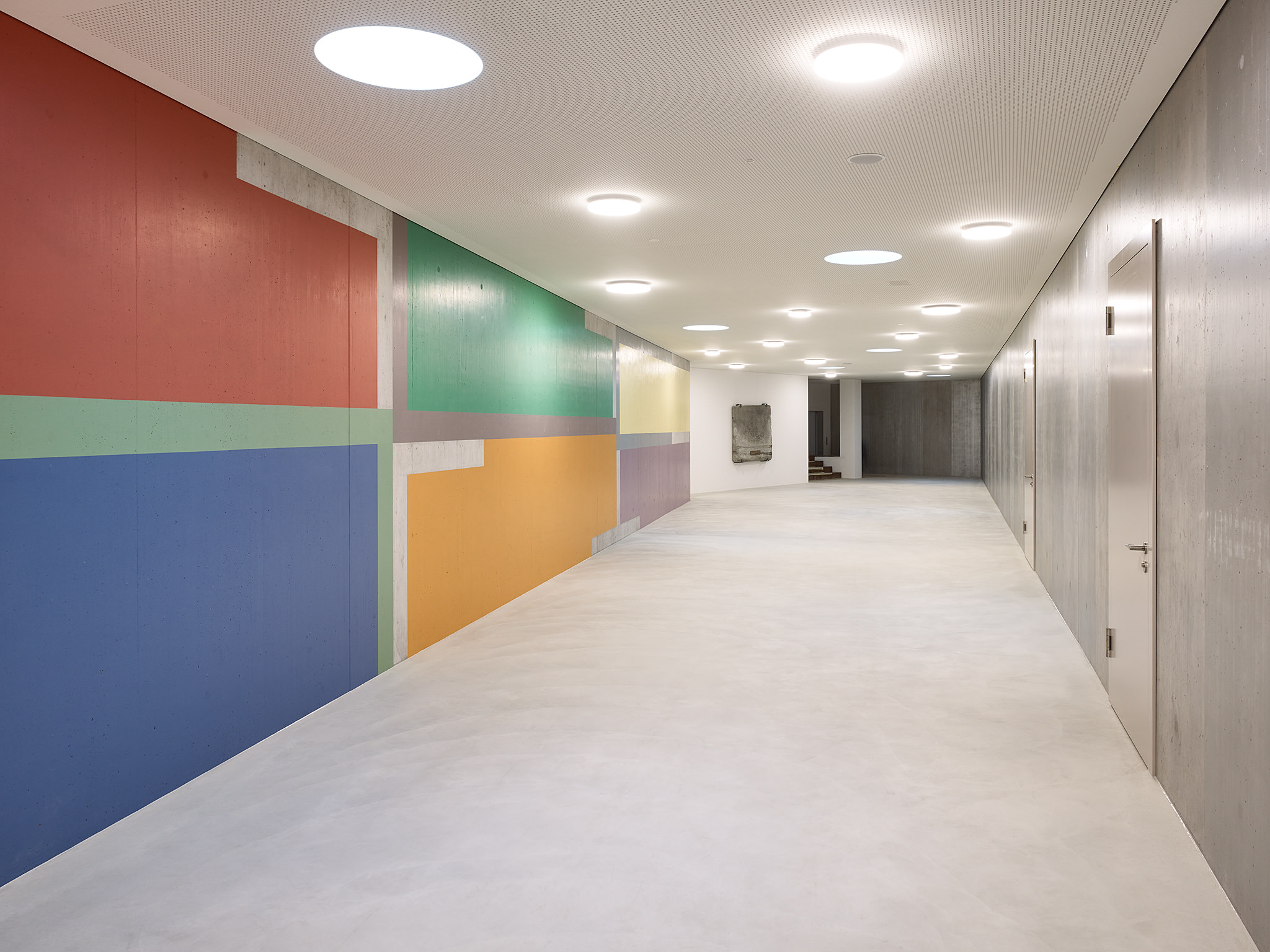 Meletta Strebel Architekten, Schulhaus Rotweg, Wädenswil: Wandbemalung Jean Pfaff